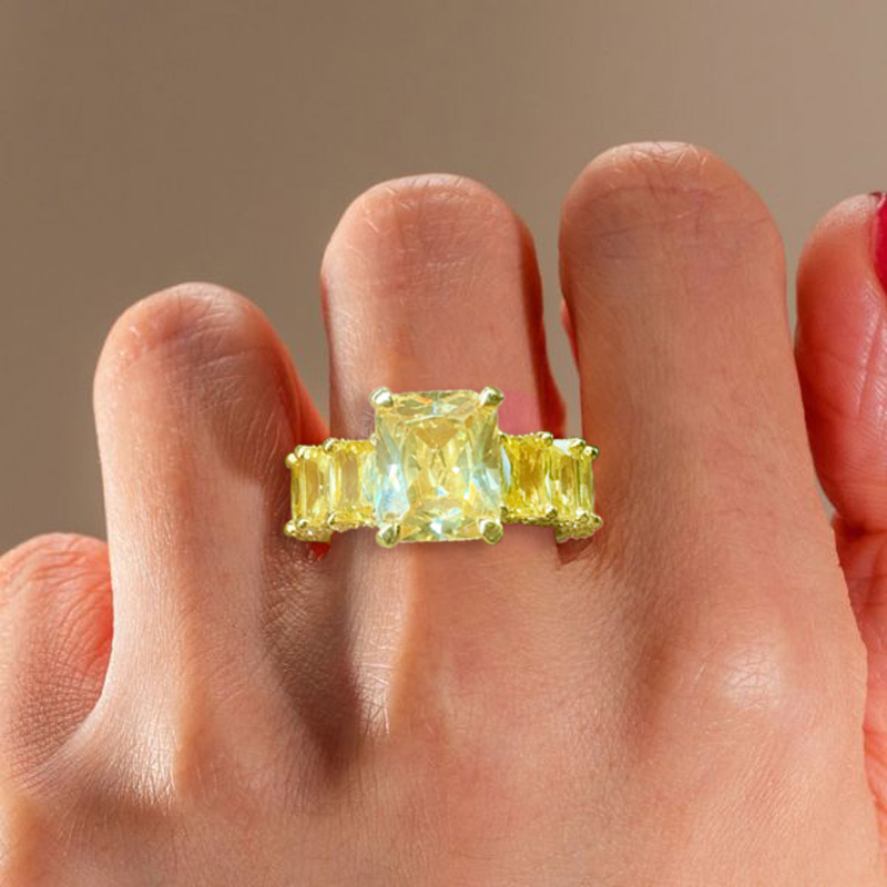 イエローダイヤモンド3.227ct VERY LIGHT YELLOWプラチナ