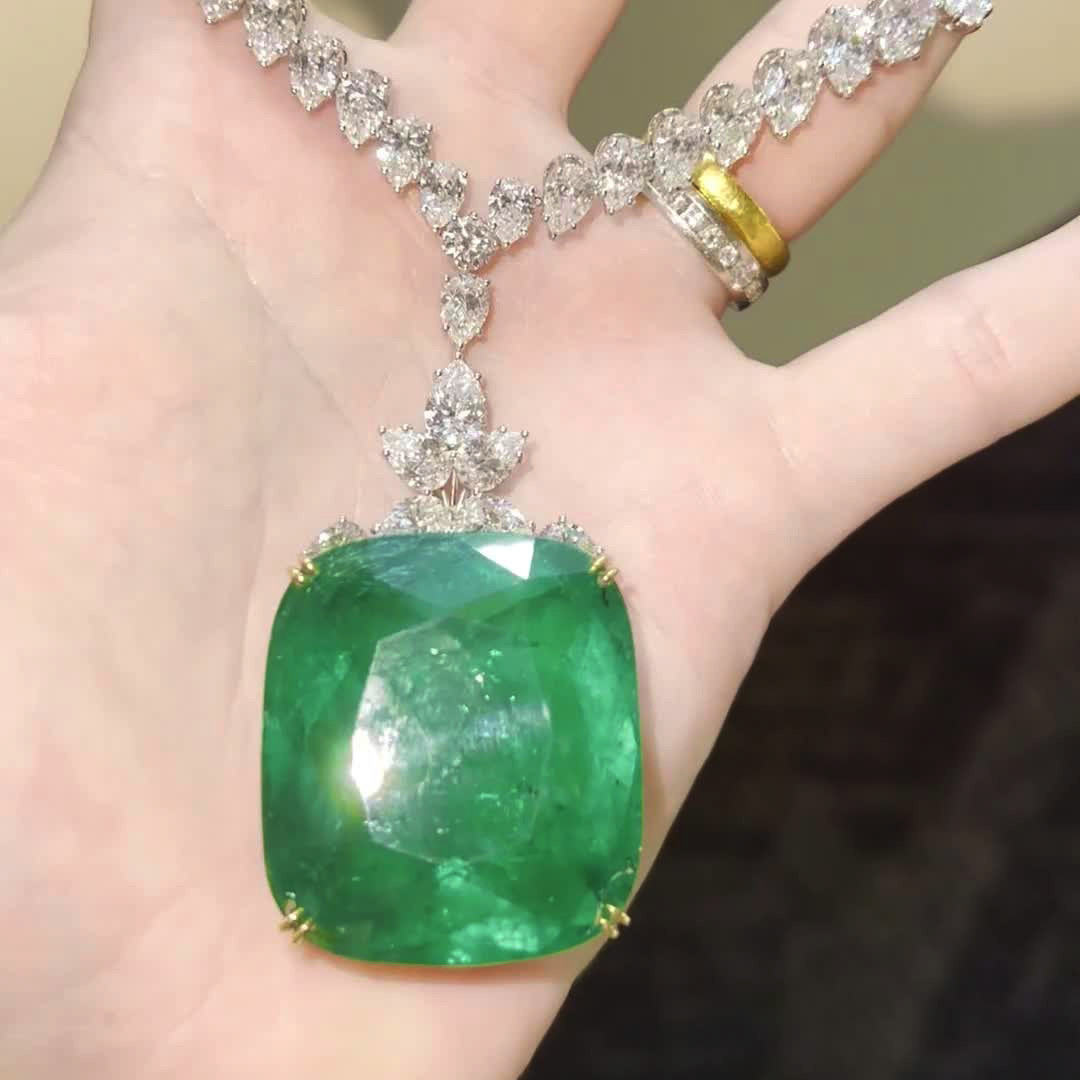 20ct Cushion Cut Emerald Statement Necklace | SayaBling Jewelry