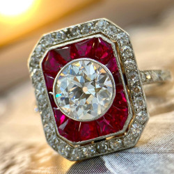 Round Cut Art-Deco Halo Vintage Engagement Ring