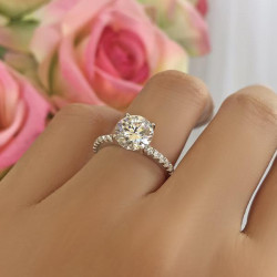 4 Prong Round Cut Engagement Ring