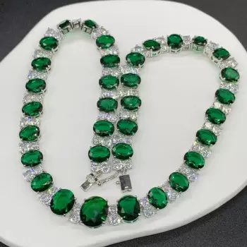 Oval Cut Emerald Luxurious Elegant Necklace