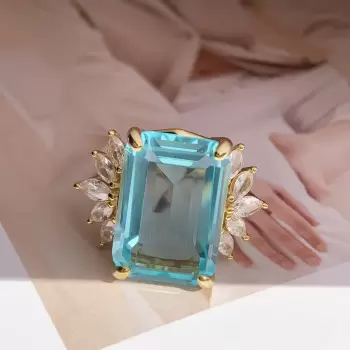 18ct Emerald Cut Aquamarine Vintage Cocktail Ring