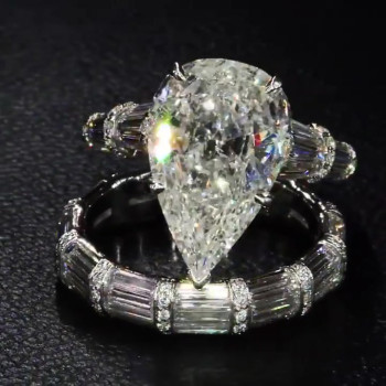 5.7ct Pear Cut White Sapphire 2pcs Bridal Set