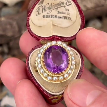 10ct Oval Cut Purple Sapphire Engagement Ring in Gold