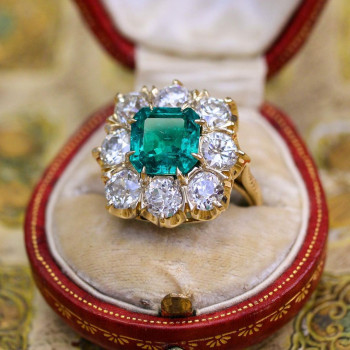 4ct Octagon-shaped Emerald Vintage Engagement Ring 