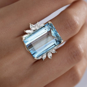 18ct Huge Emerald Cut Aquamarine Vintage Cocktail Ring