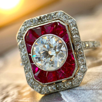 Round Cut Art-Deco Halo Vintage Engagement Ring