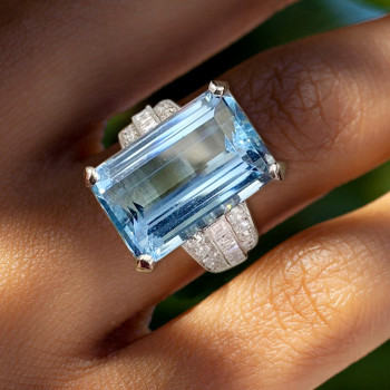 14ct Emerald Cut Light Aquamarine Cocktail Ring