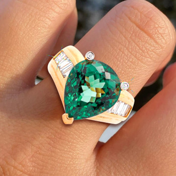 9ct Pear Cut Green Tourmaline Vintage Cocktail Ring