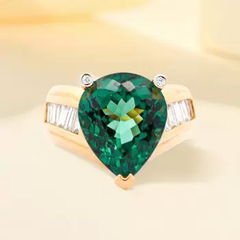 9ct Pear Cut Green Tourmaline Vintage Cocktail Ring