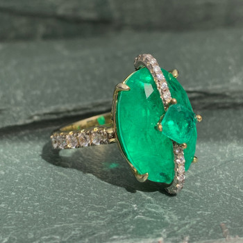 12ct Oval Cut Emerald Two Tone Vintage Cocktail Ring