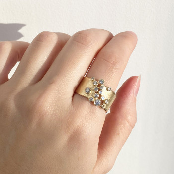 Round Cut White Sapphire Scattered Asymmetric Cigar Band