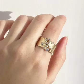 Round Cut White Sapphire Scattered Asymmetric Cigar Band