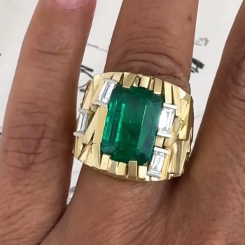 8ct Emerald Cut Emerald Modern Cocktail Ring