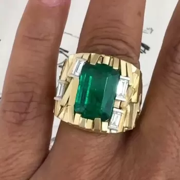 8ct Emerald Cut Emerald Modern Cocktail Ring