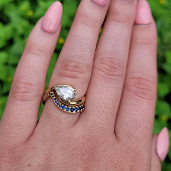 1.5ct Pear Cut Ring With Curved Sapphire Band Wedding Ring Set