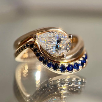 1.5ct Pear Cut Ring With Curved Sapphire Band Wedding Ring Set