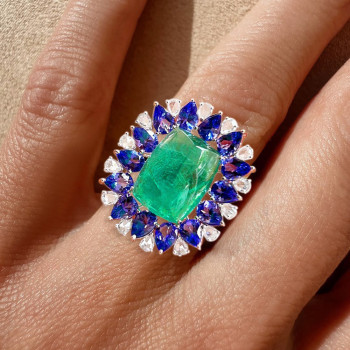8ct Cushion-shaped Sugarloaf Cut Emerald Halo Cocktail Ring