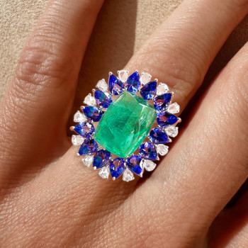 8ct Cushion-shaped Sugarloaf Cut Emreald Halo Cocktail Ring