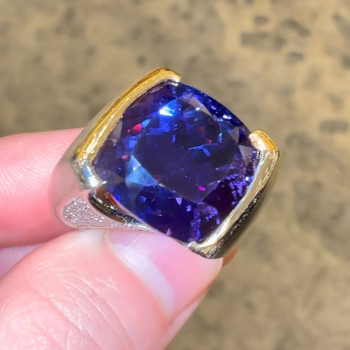 9.5ct Tanzanite Blue Sapphire Two Tone Cocktail Ring