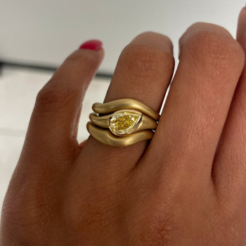 1.2ct Pear Cut Yellow Sapphire Wedding Ring Set