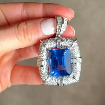18ct Emerald Cut Blue Sapphire Vintage Pendant Necklace