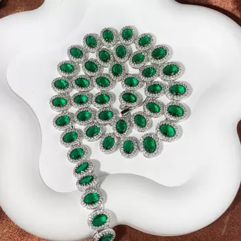 25ctw Halo Oval Cut Emerald Elegant Necklace