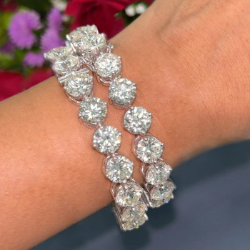 40ctw 8MM Round Cut White Sapphire Classic Bangle
