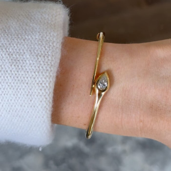 1.5ct Pear Cut Modern Simple Serpent Bangle