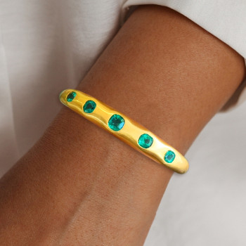 6ctw Bezel-set Cushion Cut Emerald Bangle