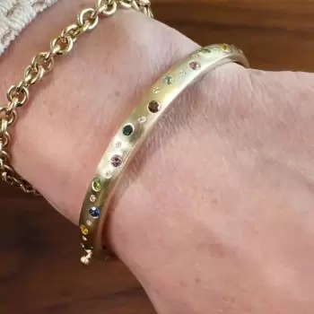 Flush Set Multicolor Sapphire Starry Bangle