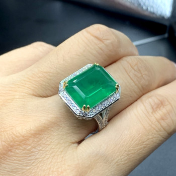 15ct Emerald Vintage Halo Cocktail Ring