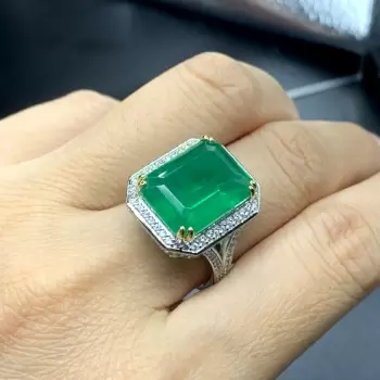 15ct Emerald Vintage Halo Cocktail Ring