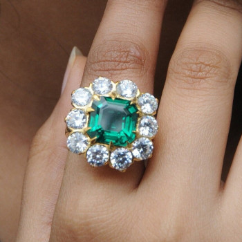 4ct Octagon-shaped Emerald Vintage Engagement Ring 