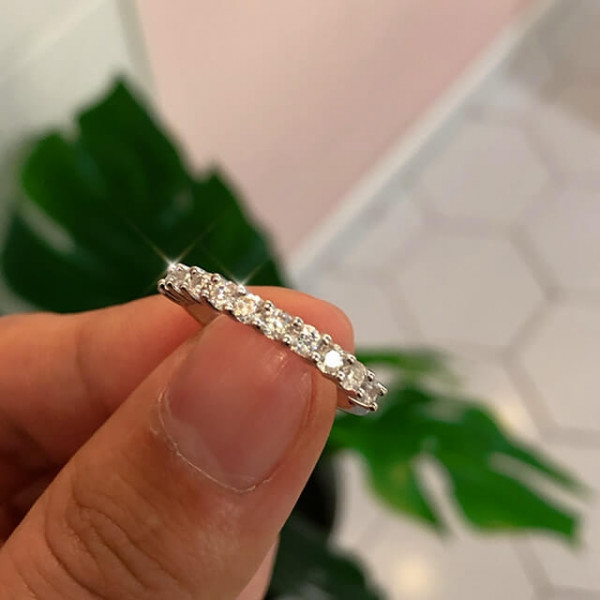 Handmade Round Cut Sapphire Simple Band