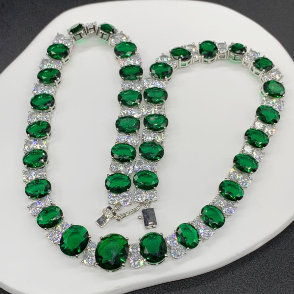 Oval Cut Emerald Luxurious Elegant Necklace