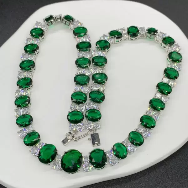 Oval Cut Emerald Luxurious Elegant Necklace
