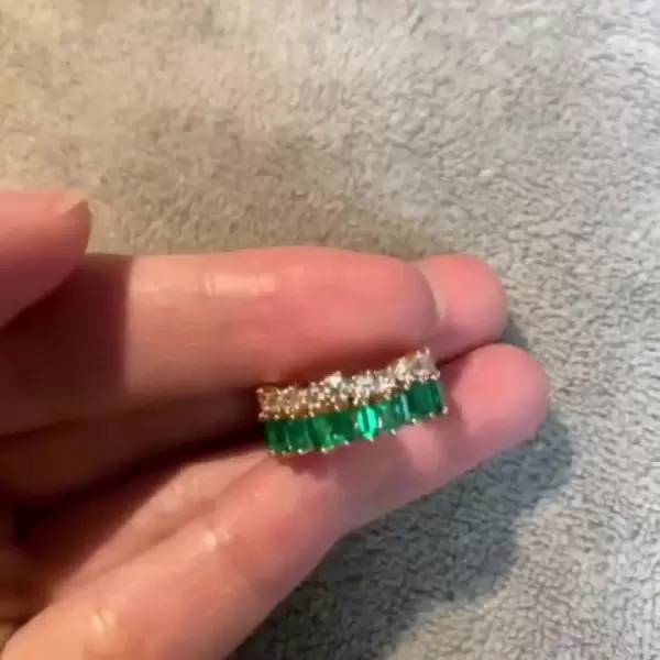 Emerald&Round Cut White&Emerald Green Sapphire Eternity Band