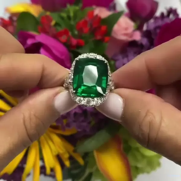 11ct Cushion Cut Emerald Halo Cocktail Ring