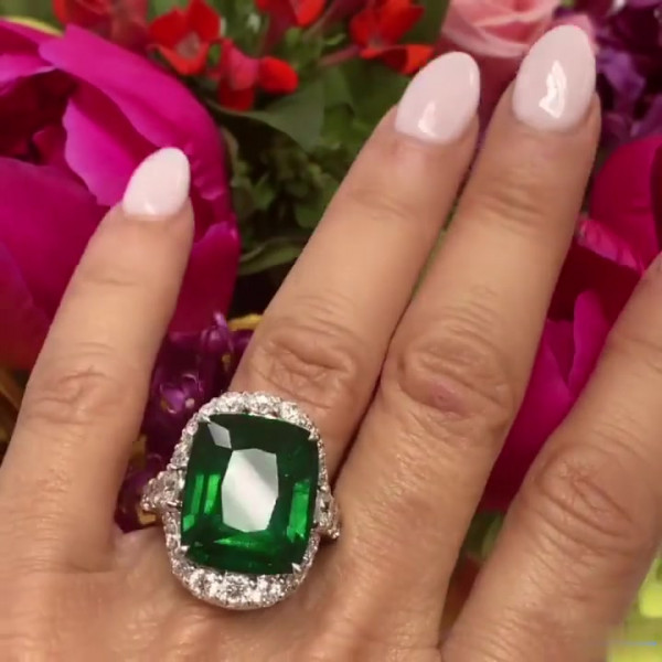 11ct Cushion Cut Emerald Halo Cocktail Ring