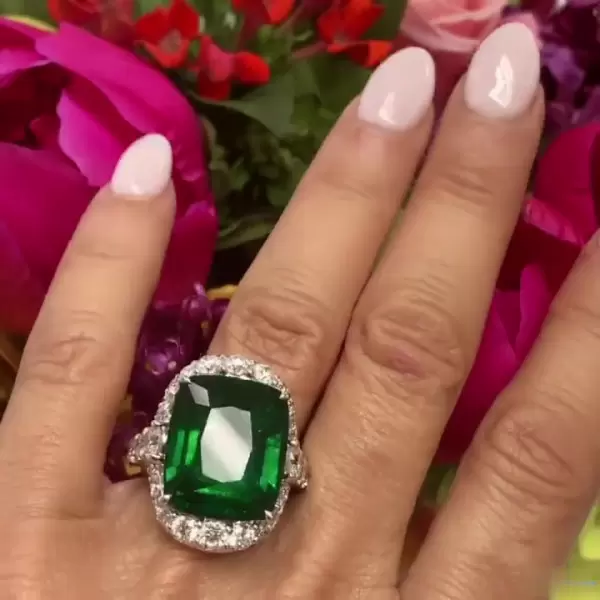 11ct Cushion Cut Emerald Halo Cocktail Ring