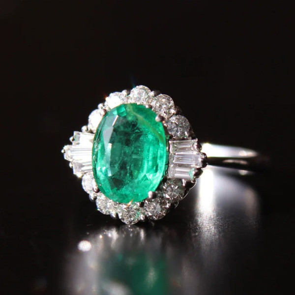 2ct Oval Cut Emerald Vintage Halo Engagement Ring