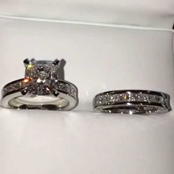 4ct Cushion Cut White Sapphire 2pcs Bridal Set
