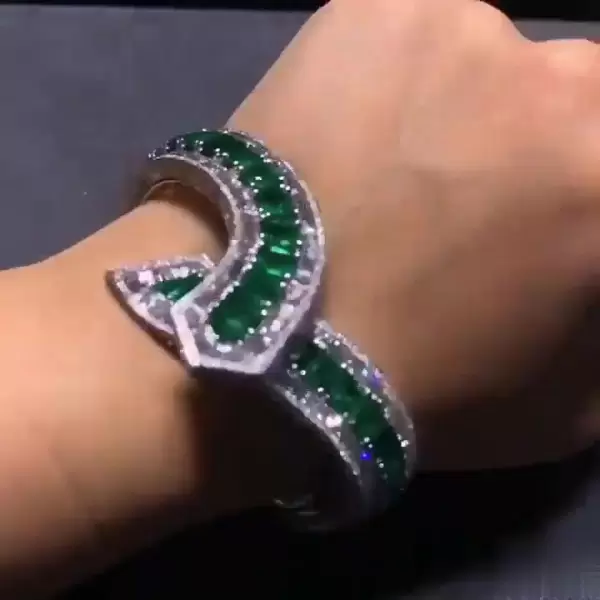 Unique Emerald Green  Free Open Bracelet