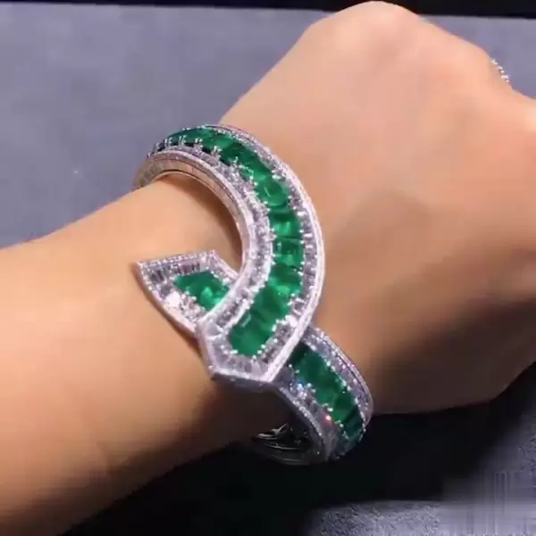 Unique Emerald Green  Free Open Bracelet