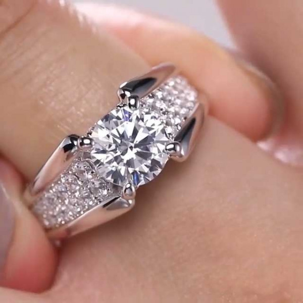 Handmade 1.5 CT Round Cut Engagement Ring