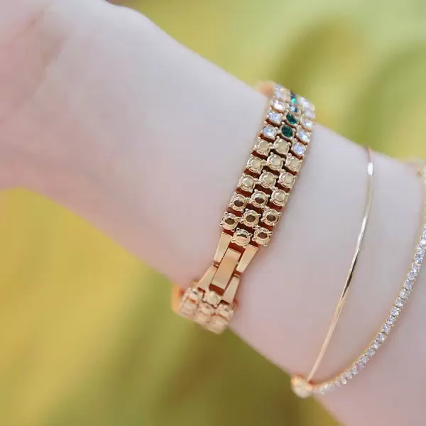 Fashion Classic Diamond and Emerald Watch