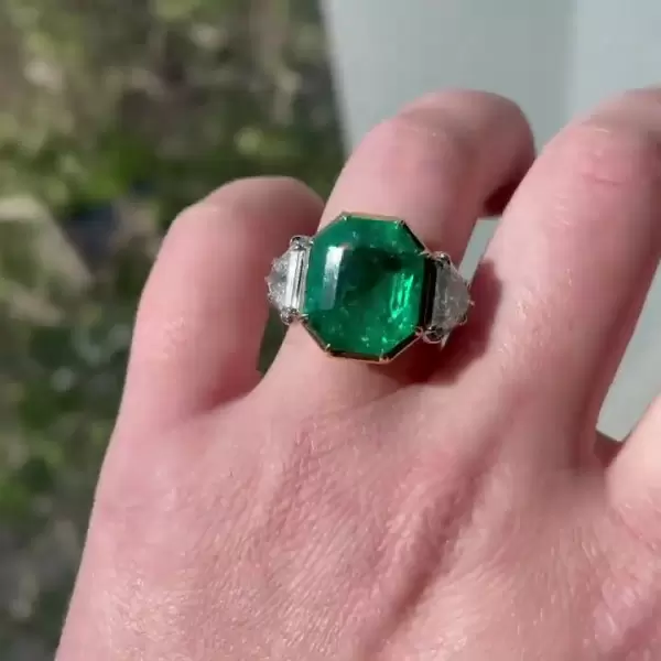 15ct Octagon-shaped Emerald  Engagement Ring