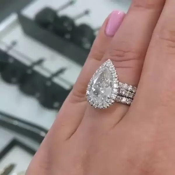 2ct Pear Cut White Sapphire 3pcs Bridal Set