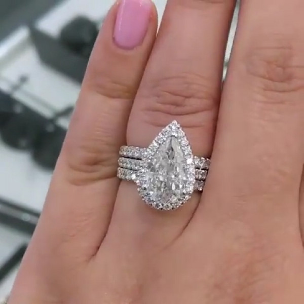 2ct Pear Cut White Sapphire 3pcs Bridal Set
